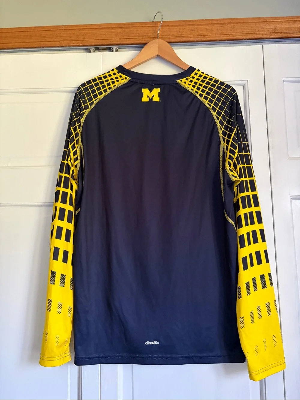 Adidas Men’s Long Sleeve Climalite Sz L Pullover Shirt U of M Maize and Blue